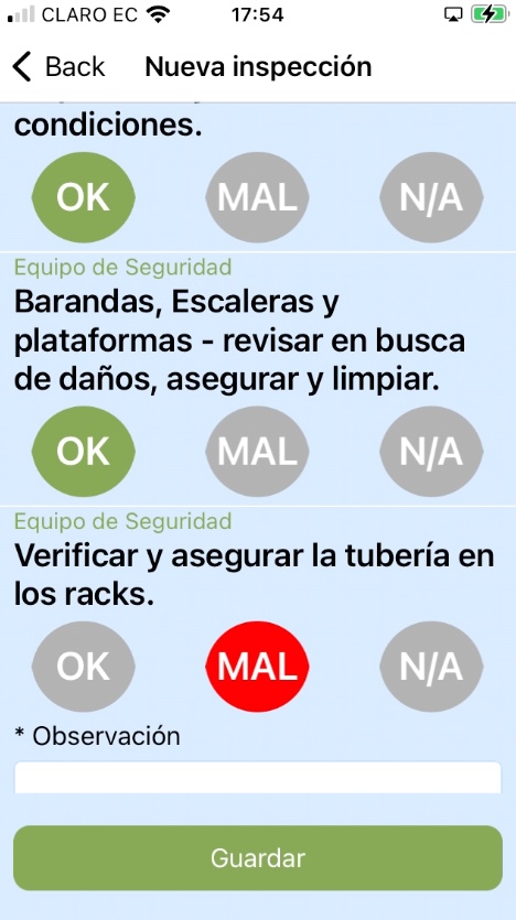 imagen de aplicación móvil con lista de verificación o checklist de inspección de maquinarias